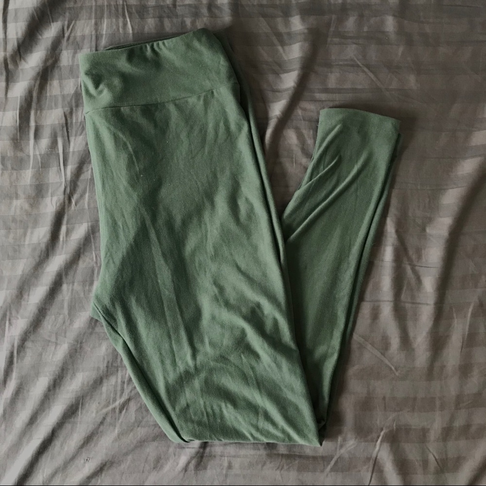 Lularoe solid leggings TC tall curvy green color